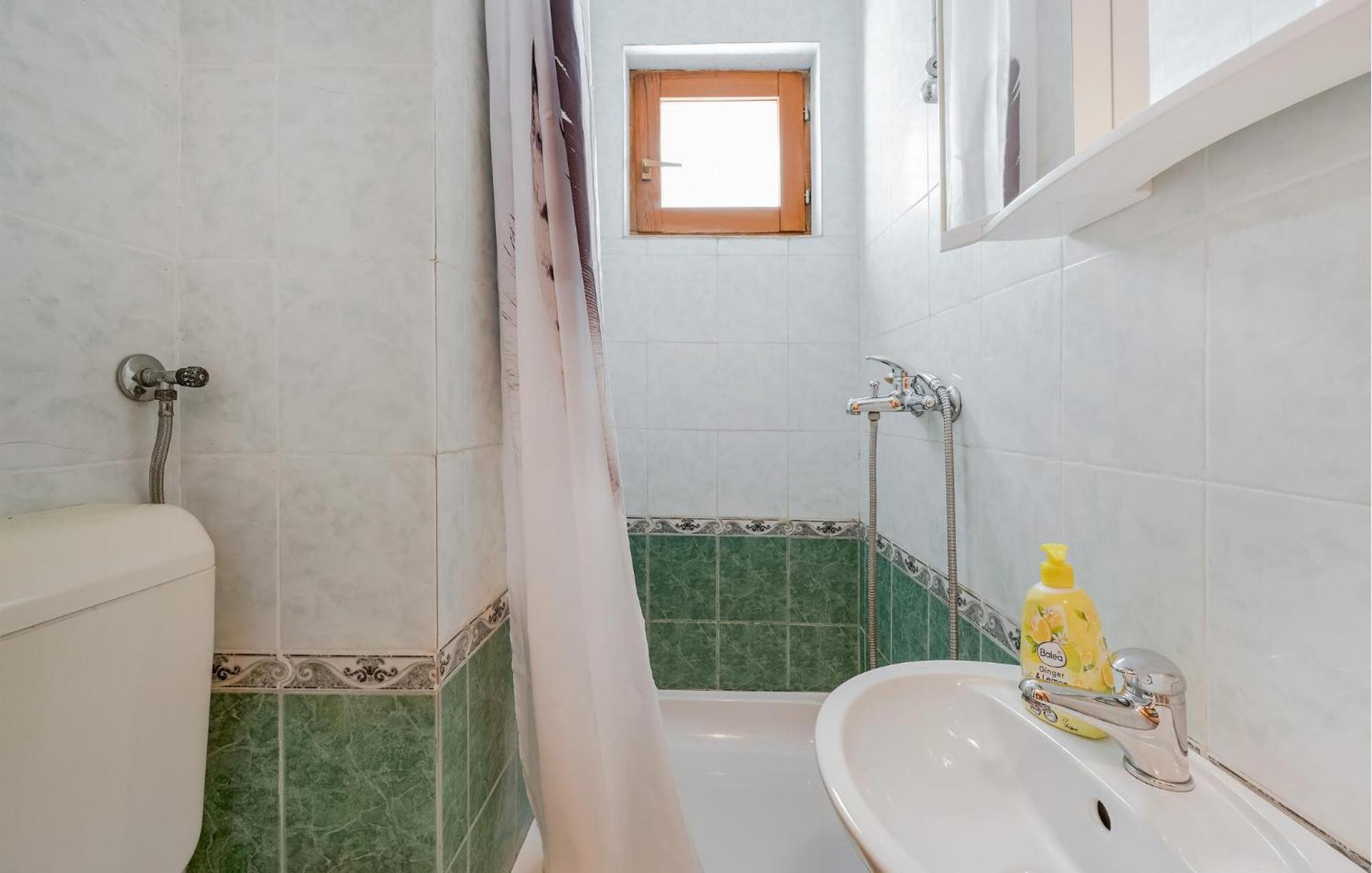 1 Bedroom Stunning Apartment In Primosten Exterior photo