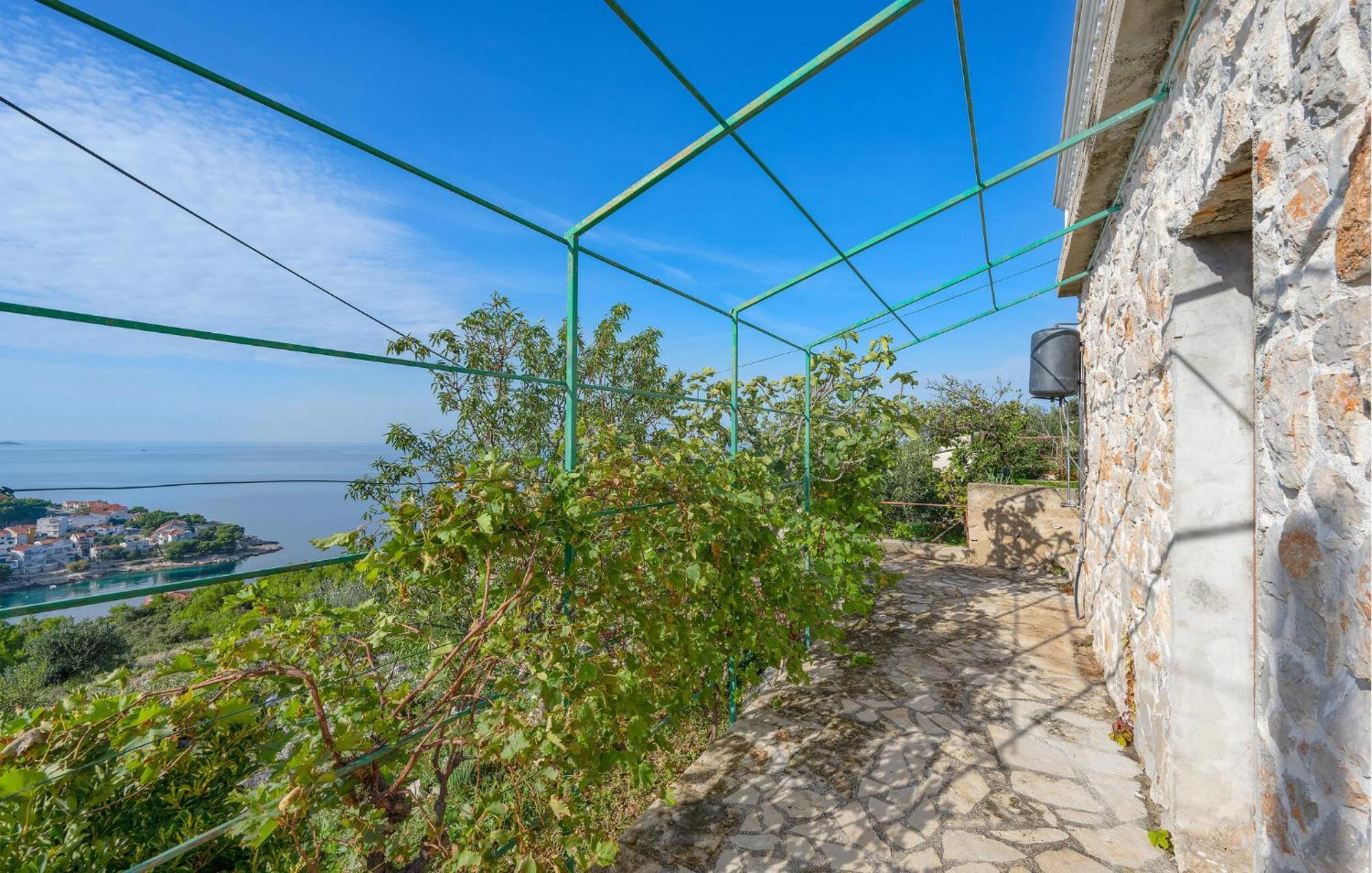1 Bedroom Stunning Apartment In Primosten Exterior photo