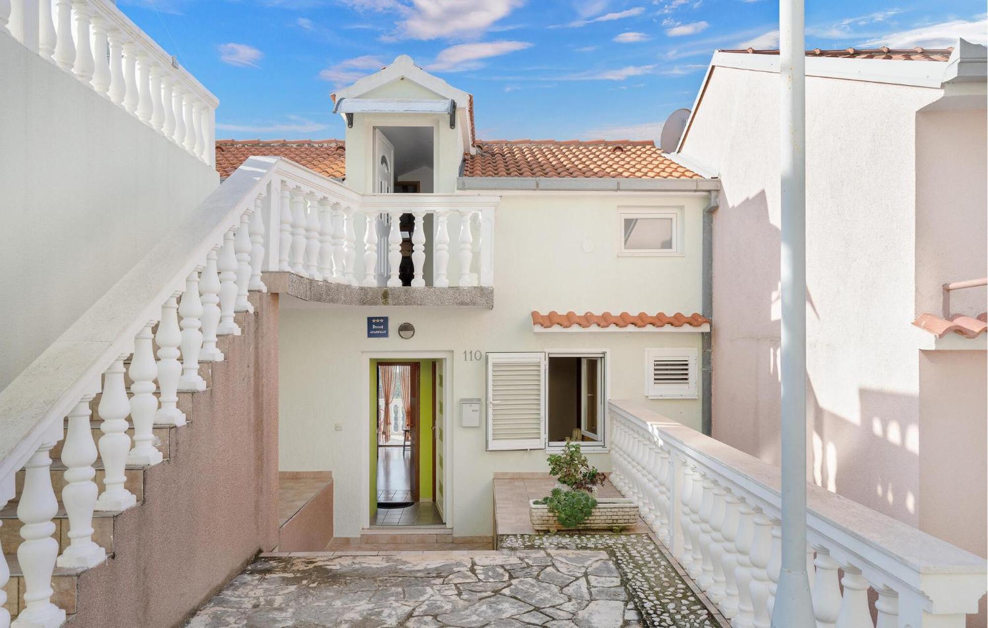 1 Bedroom Stunning Apartment In Primosten Exterior photo