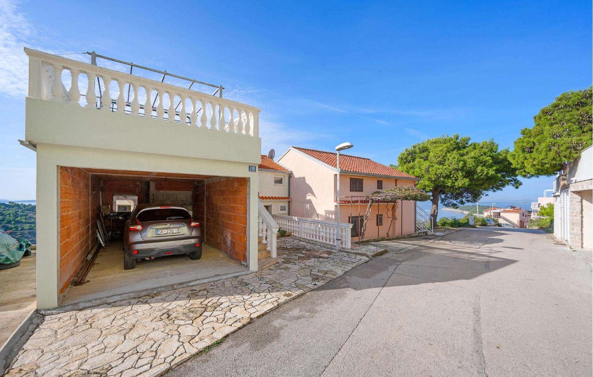 1 Bedroom Stunning Apartment In Primosten Exterior photo
